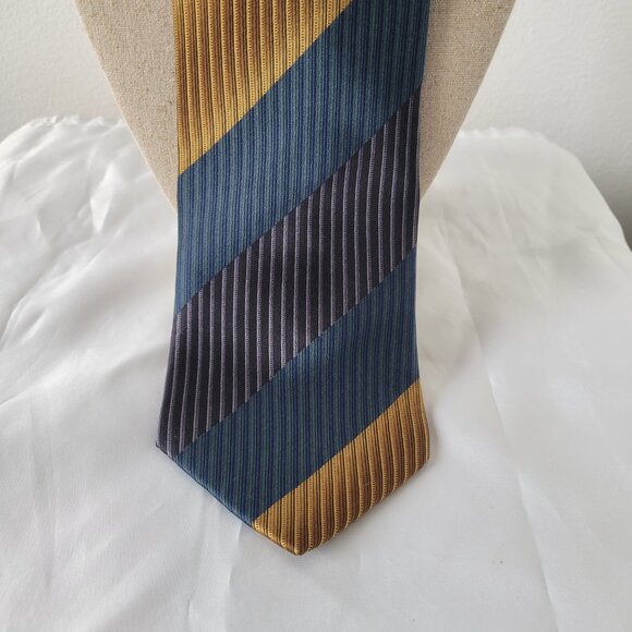 Ungaro Paris 100% Silk Men's Tie Necktie - Made in Italy - Picture 3 of 7